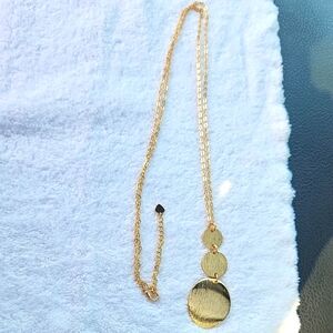 Elegant Gold Pendant Necklace